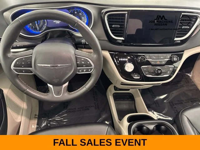 Used 2023 White Chrysler Touring L image 30