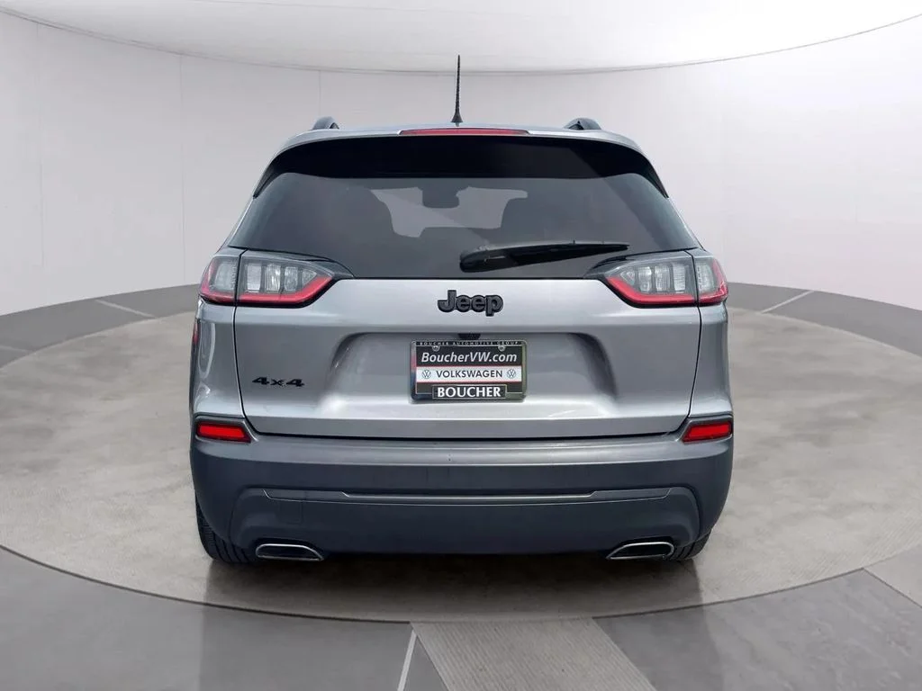Used 2021 Billet Silver Metallic Clearcoat Jeep Latitude Lux image 4