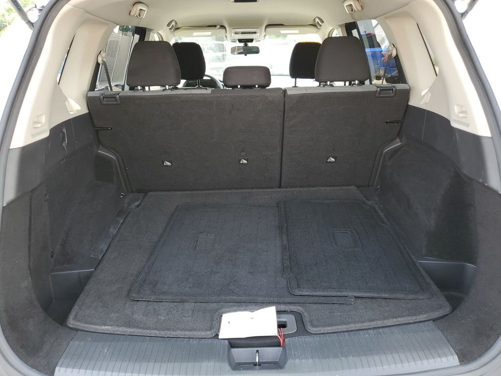 Used 2021 Glacier White Nissan S image 26