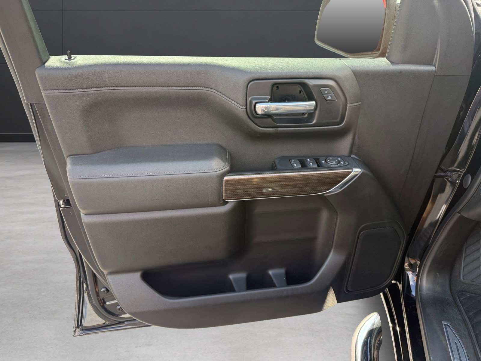 Used 2022 MOSAIC BLACK METALLIC Chevrolet LT image 10