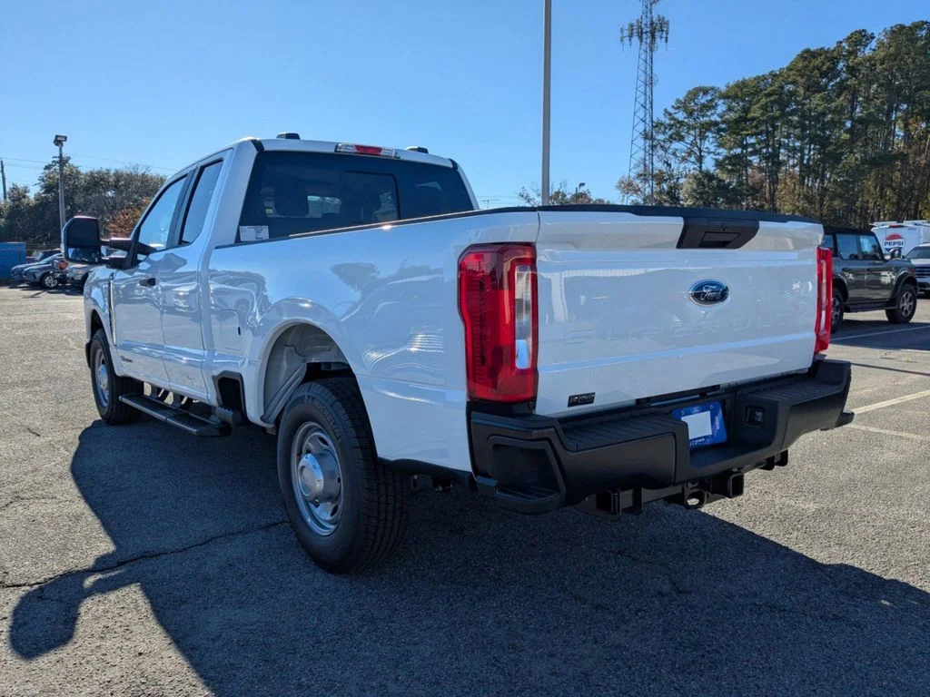 New 2026 Oxford White Ford XL image 6