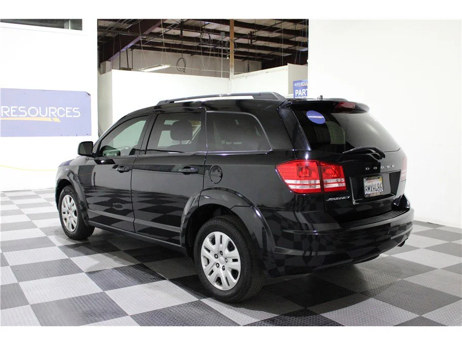 Used 2019 Pitch Black Clearcoat Dodge SE Value Pkg image 6