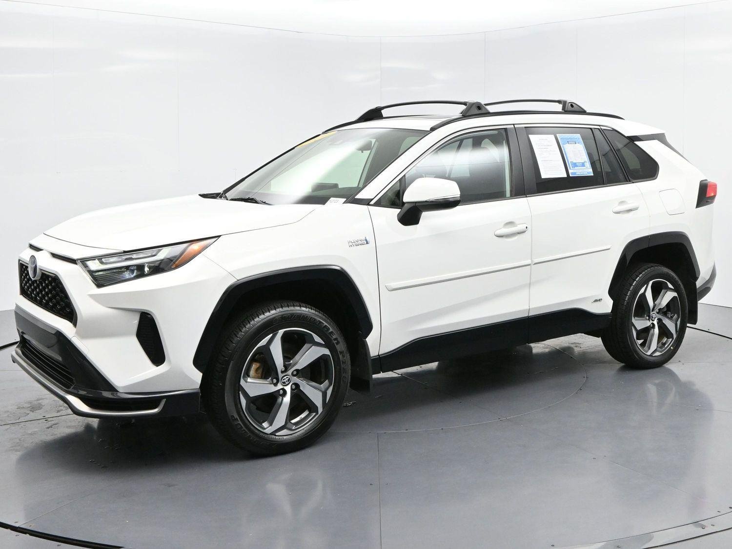 Used 2024 Ice Cap Toyota SE image 3