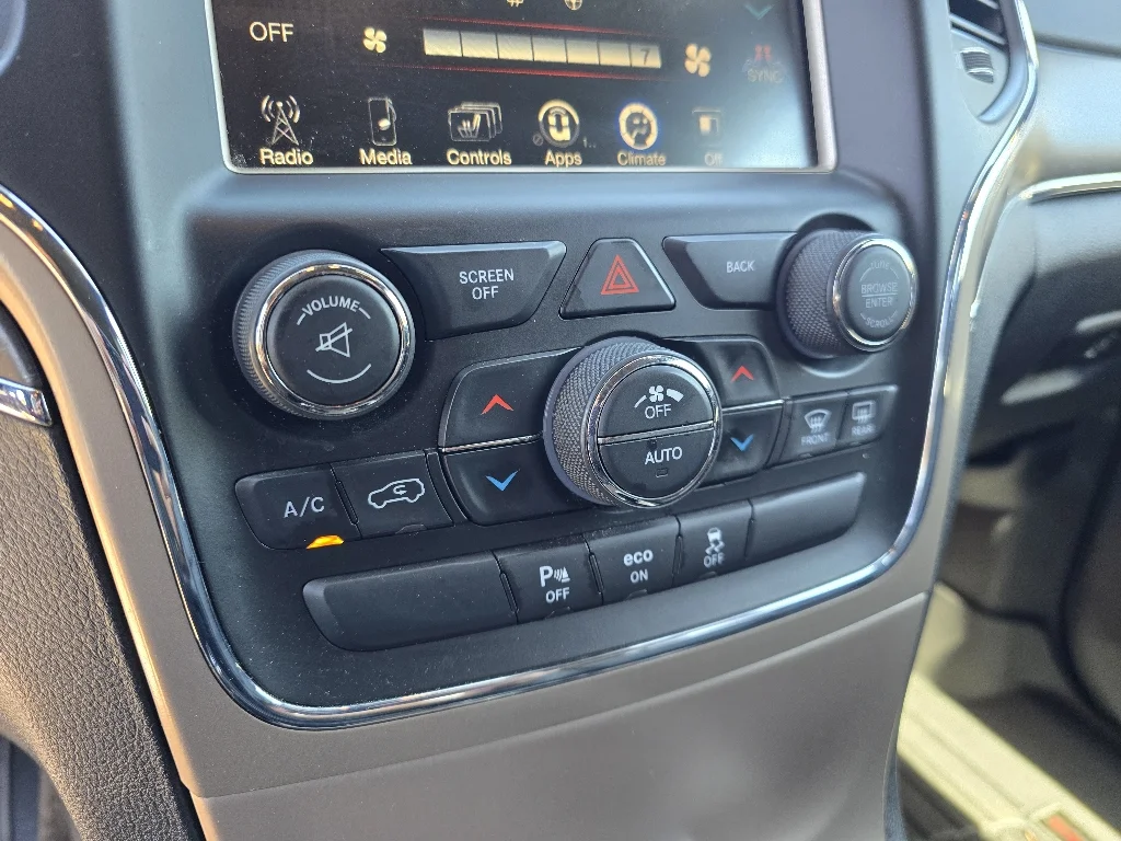 Used 2015 Granite Crystal Metallic Clearcoat Jeep Limited image 21