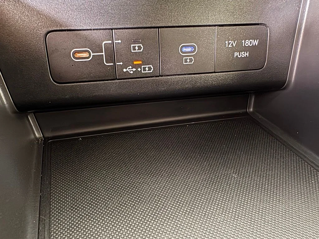 Used 2025 White Hyundai SEL image 33