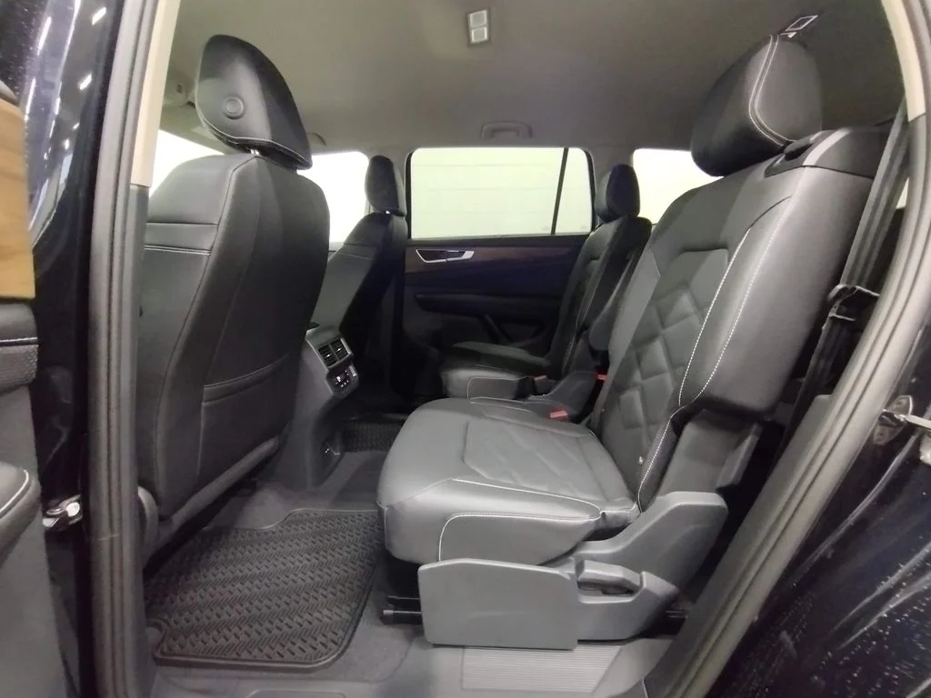 New 2026 Black Volkswagen 2.0T SE w/Technology image 37