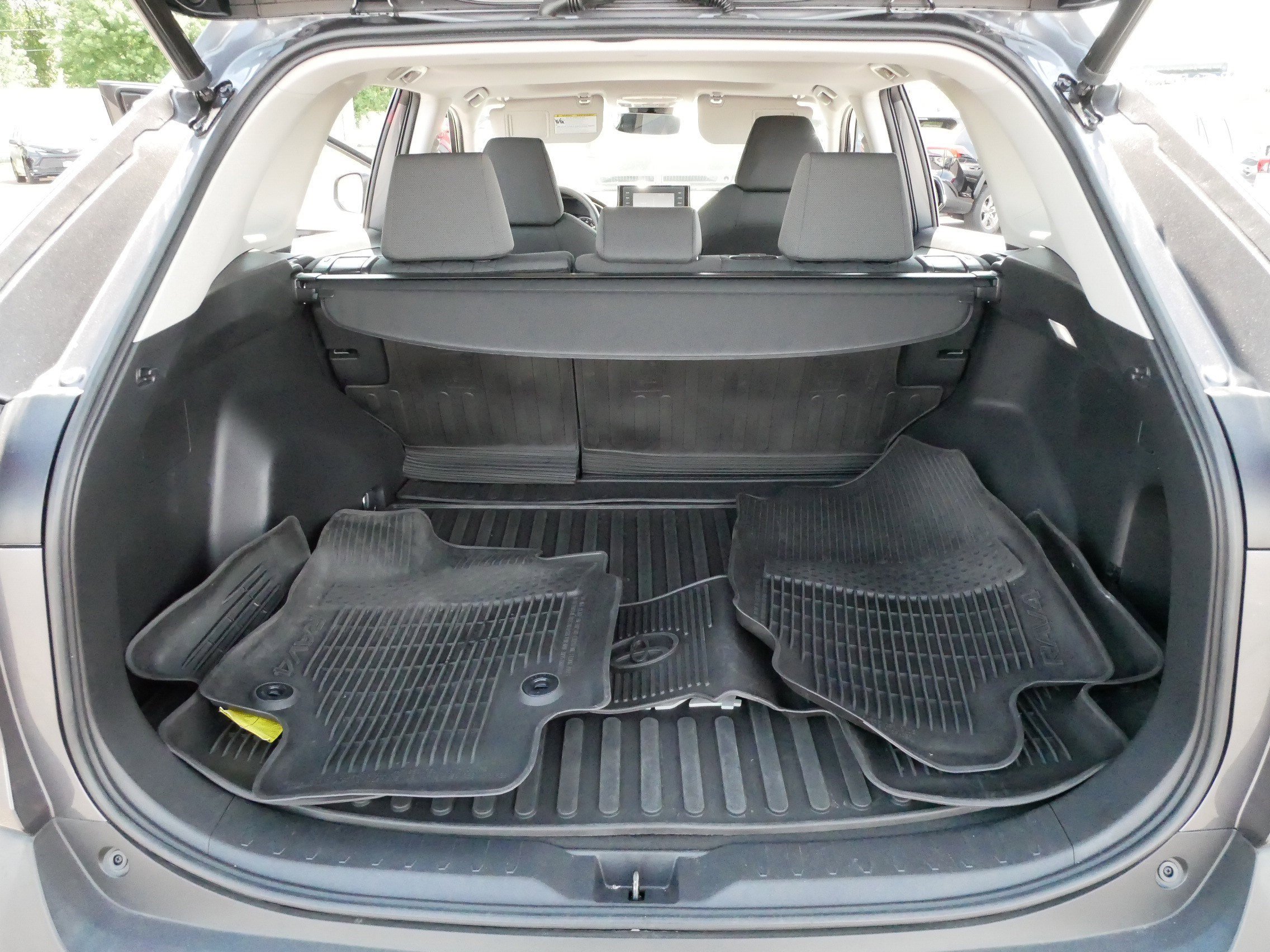 Used 2022 MAGNETIC GRAY M Toyota XLE image 18
