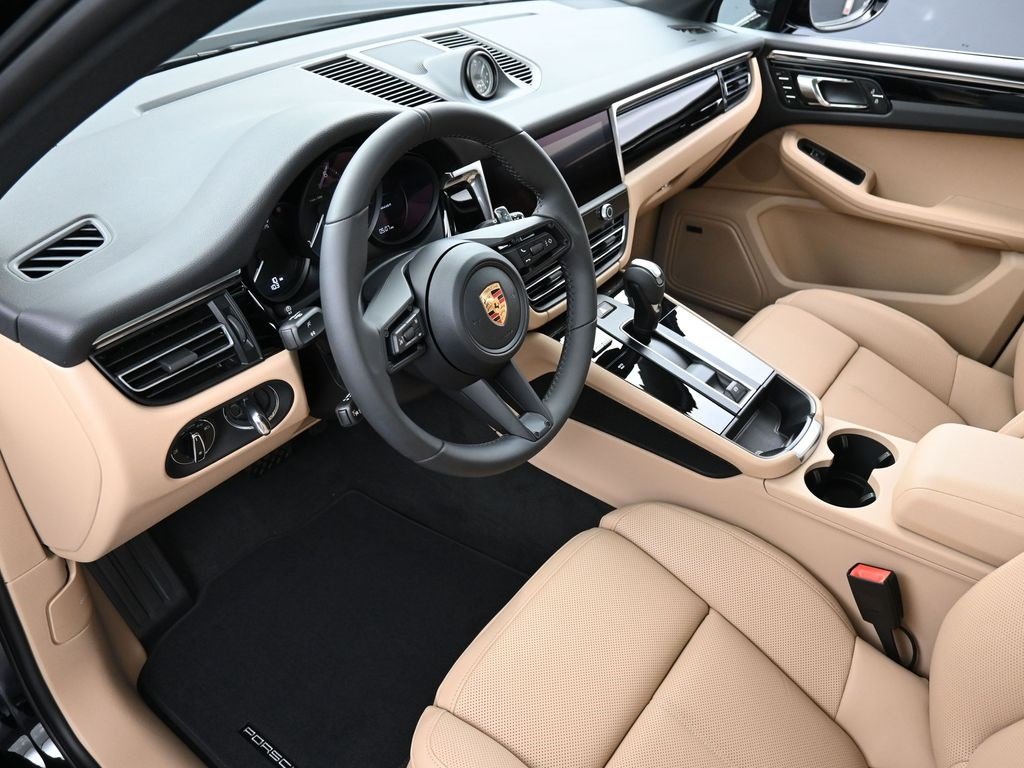 2026 Porsche Macan T photo 3