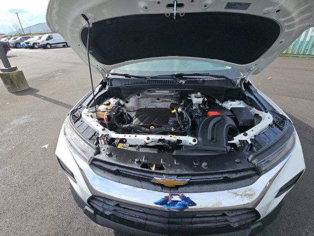 Used 2022 SUMMIT WHITE Chevrolet LS image 32