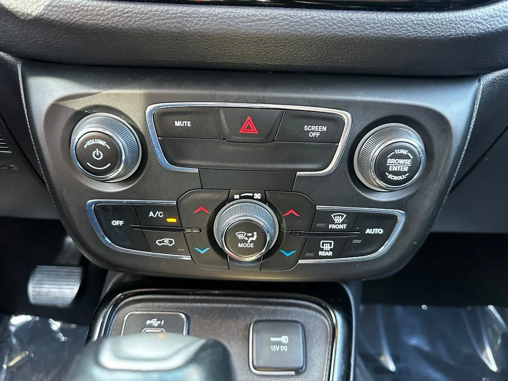 Used 2019 Gray Jeep Latitude image 28