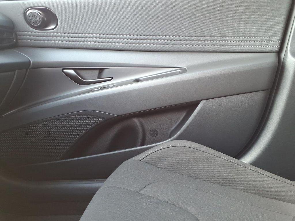 2025 Hyundai Elantra SEL - Photo 23