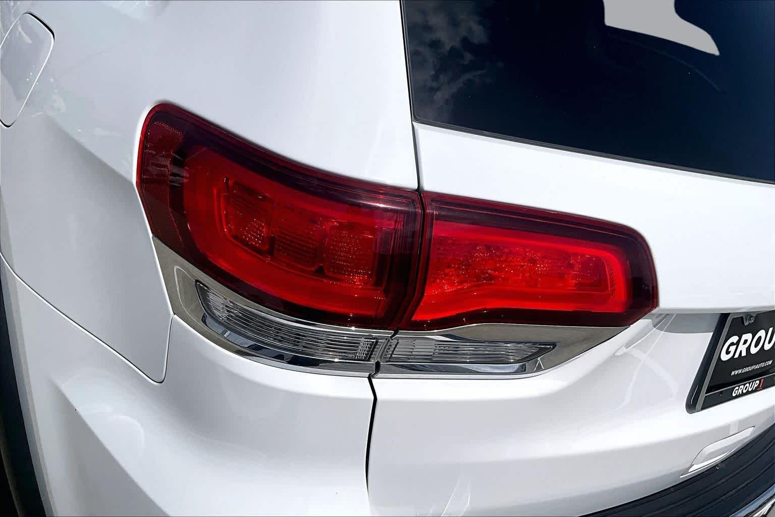 Used 2021 Bright White Clearcoat Jeep Limited image 28