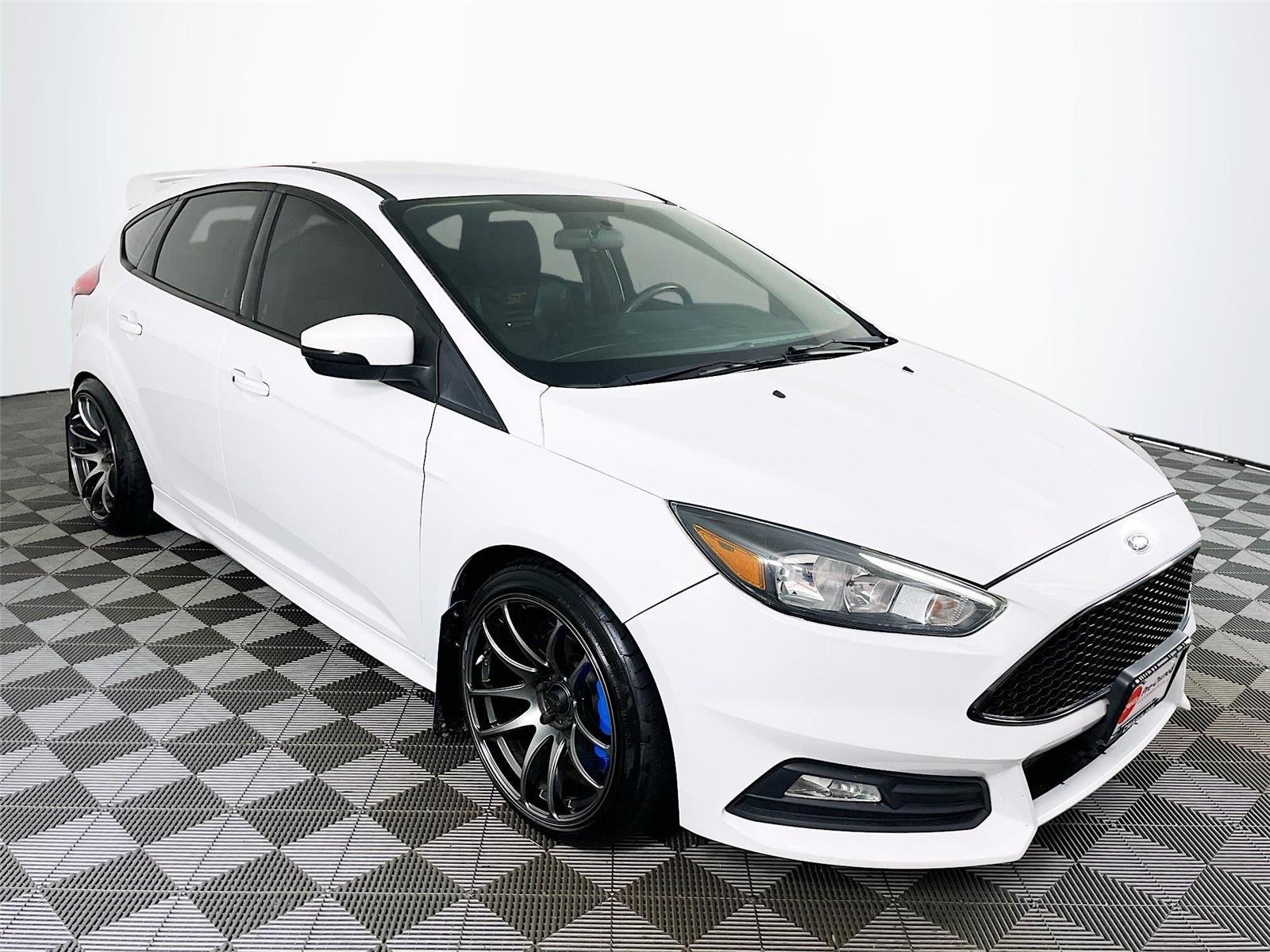 2018 Ford Focus Hatch ST's photo