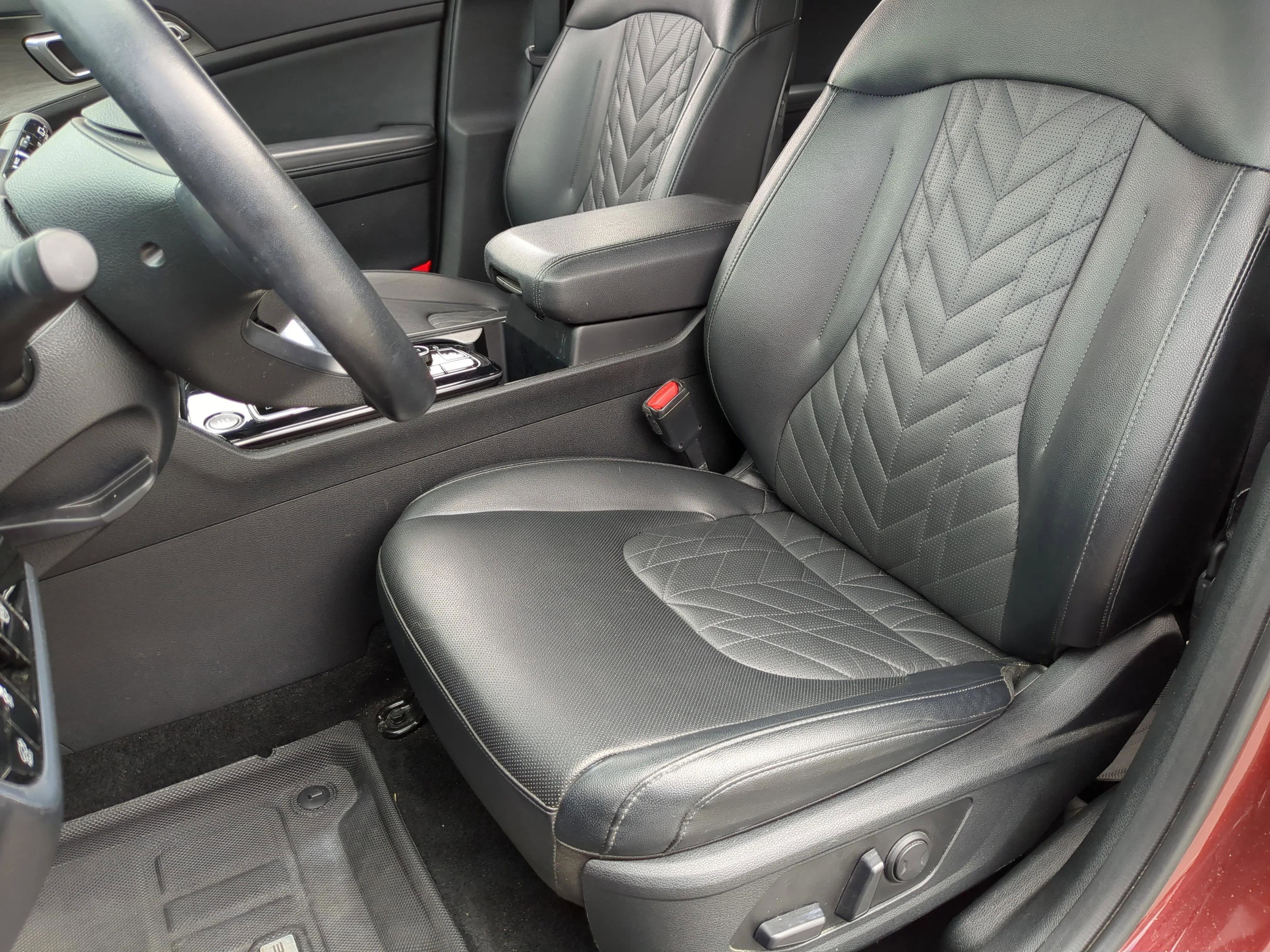 Used 2024 Red Kia X-Line image 20