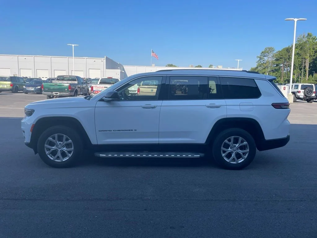 Used 2023 White Jeep Limited image 4