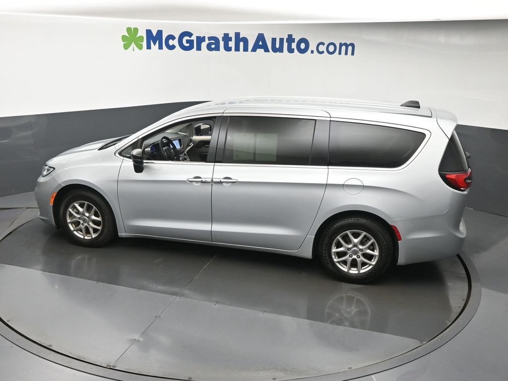 Used 2024 Silver Chrysler Touring L image 25