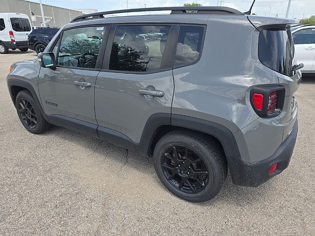 Used 2019 Gray Jeep Latitude image 5