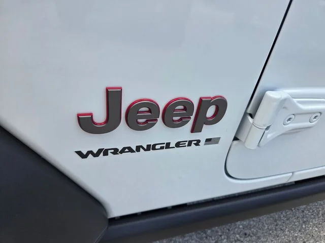 New 2026 Bright White Clear-Coat Exterior Paint Jeep Rubicon image 5