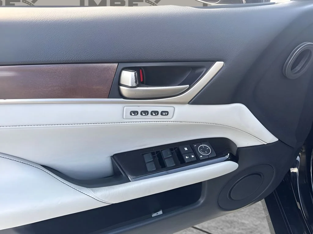 Used 2015 Black Lexus 350 image 18