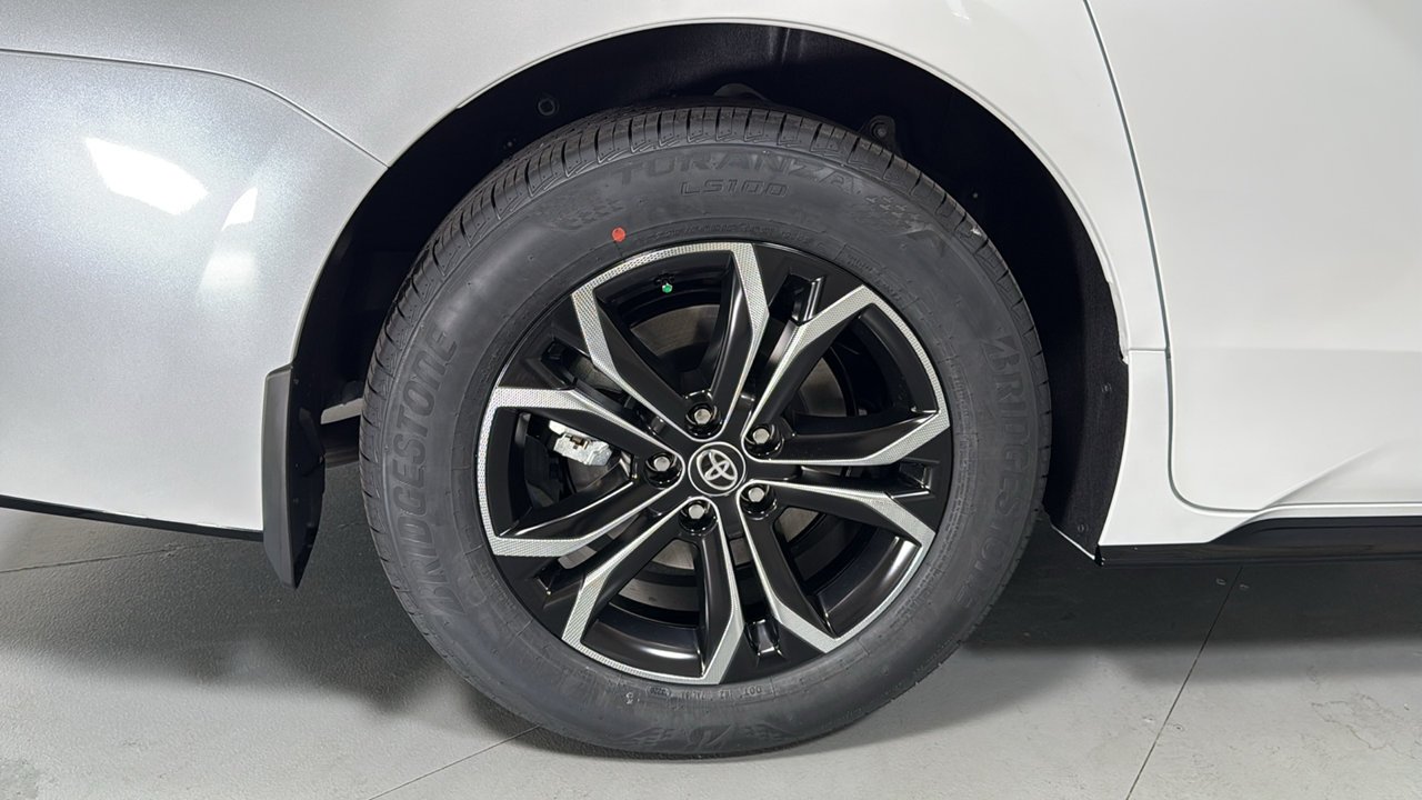 New 2026 Wind Chill Pearl <sup>1</sup> Toyota  Platinum image 23