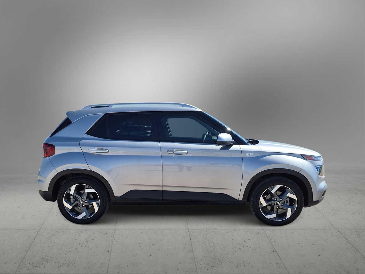 New 2026 Shimmering Silver Hyundai SEL image 9