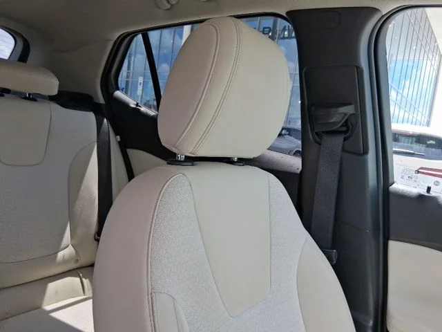 Used 2022 White Buick Select image 17