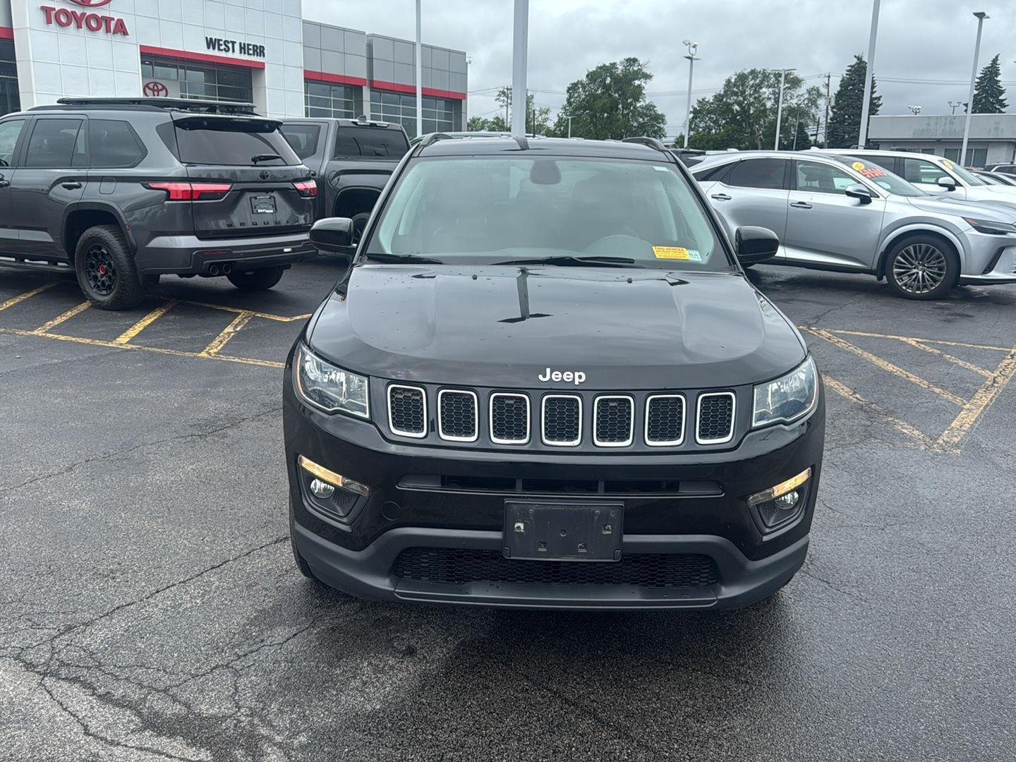 Used 2020 Diamond Black Crystal Pearlcoat Jeep Latitude image 2