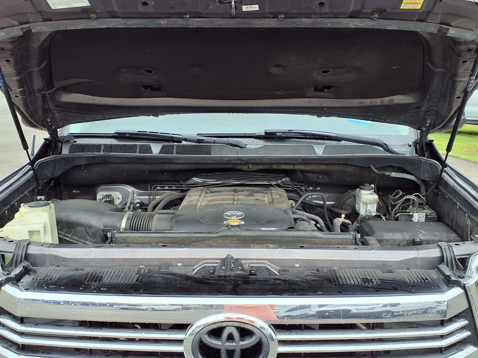 Used 2017 Magnetic Gray Metallic Toyota SR5 image 31