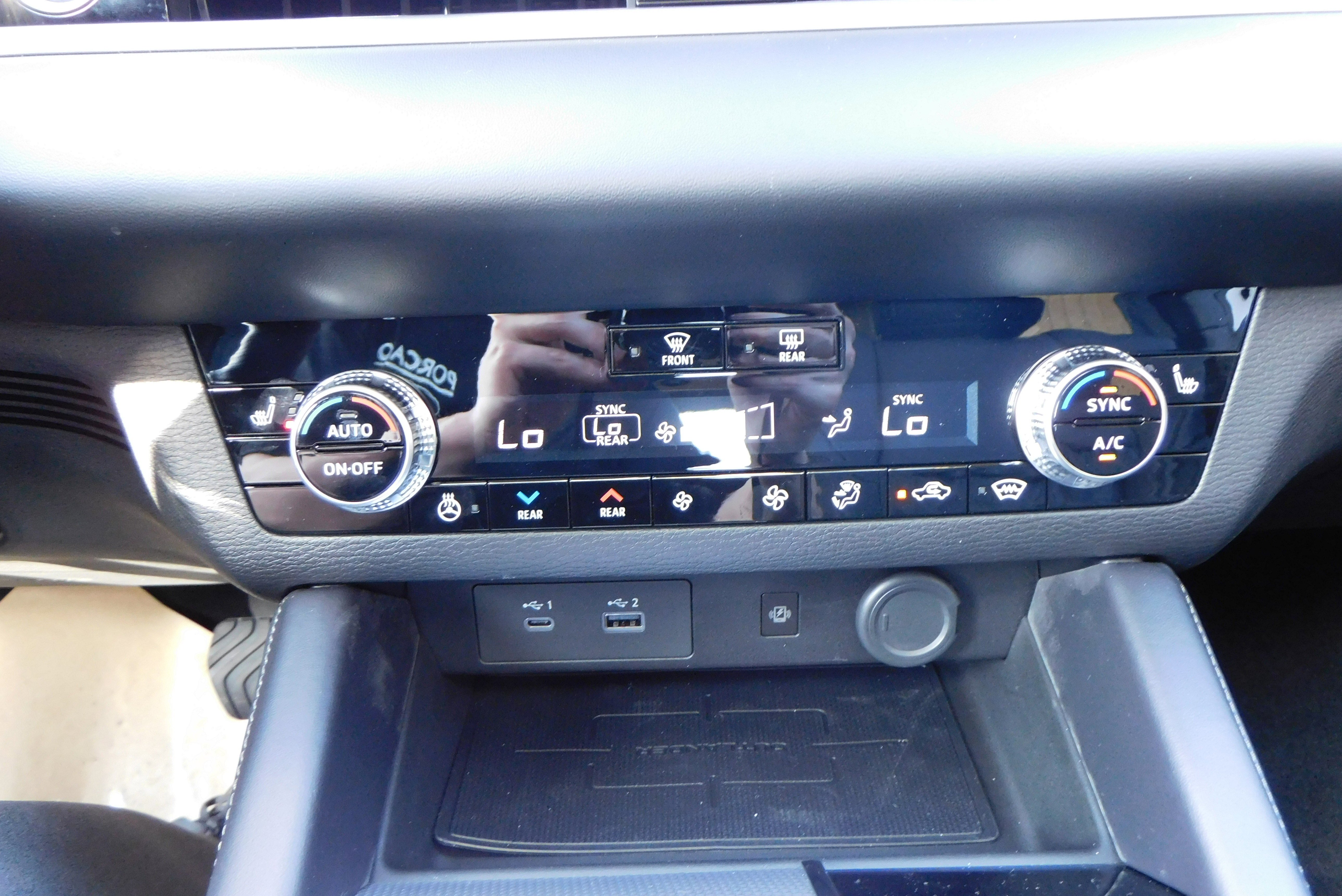 Used 2025 WHITE DIMD Mitsubishi SEL Platinum Edition image 26