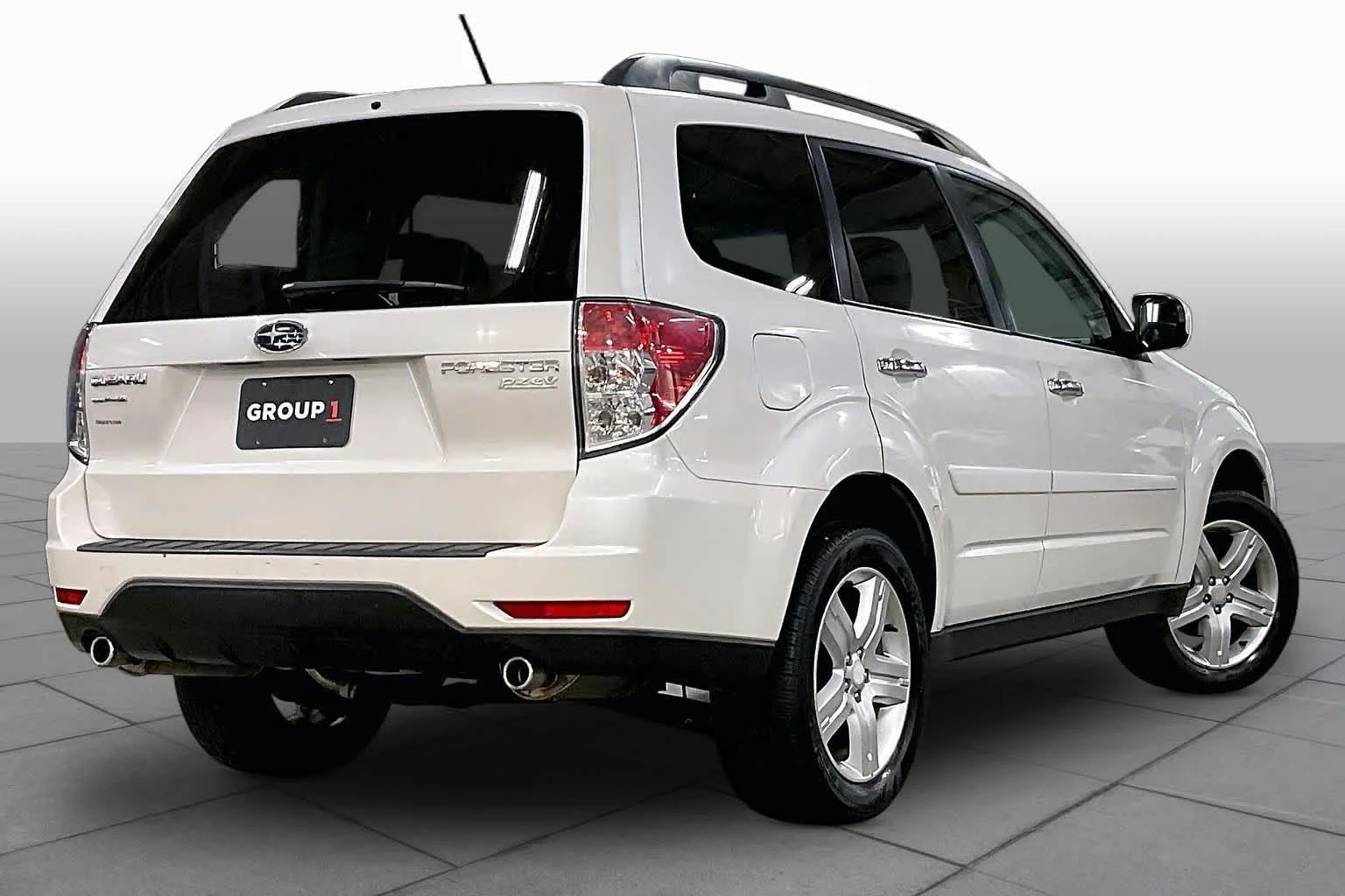 Used 2010 Satin White Pearl Subaru 2.5X Limited image 12