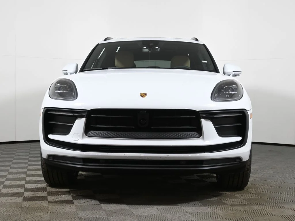 2026 Porsche Macan T - Photo 10