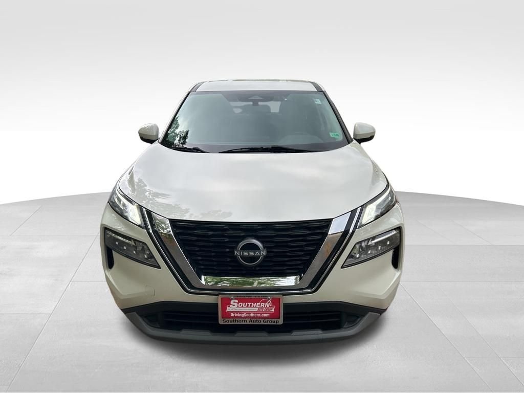 Used 2023 White Nissan SV image 9
