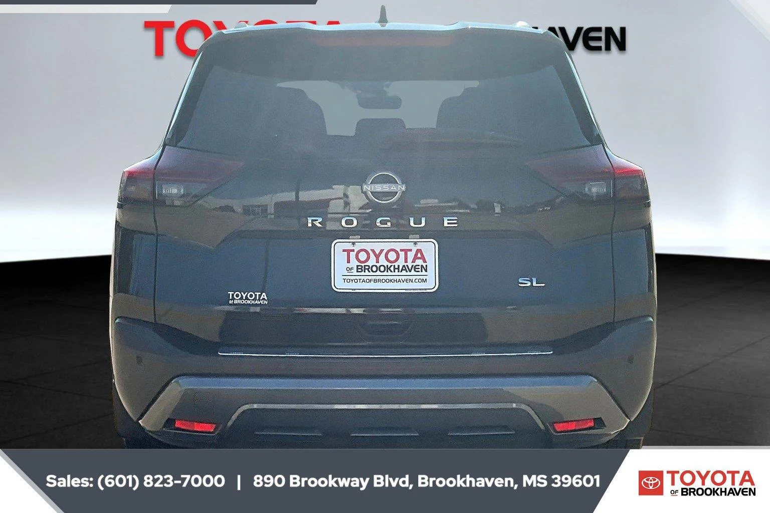 Used 2023 Super Black Nissan SL image 4