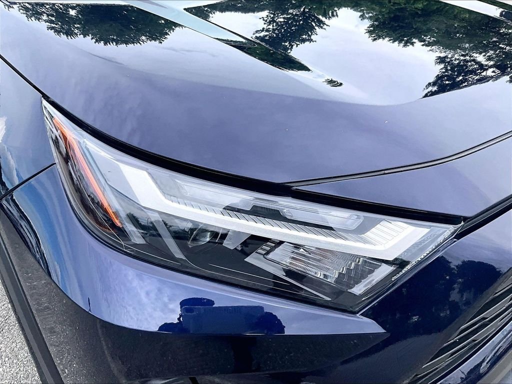 Used 2025  Toyota XLE image 33