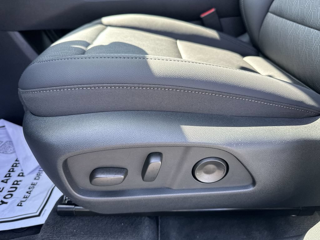 New 2026 Summit White Chevrolet LT image 18