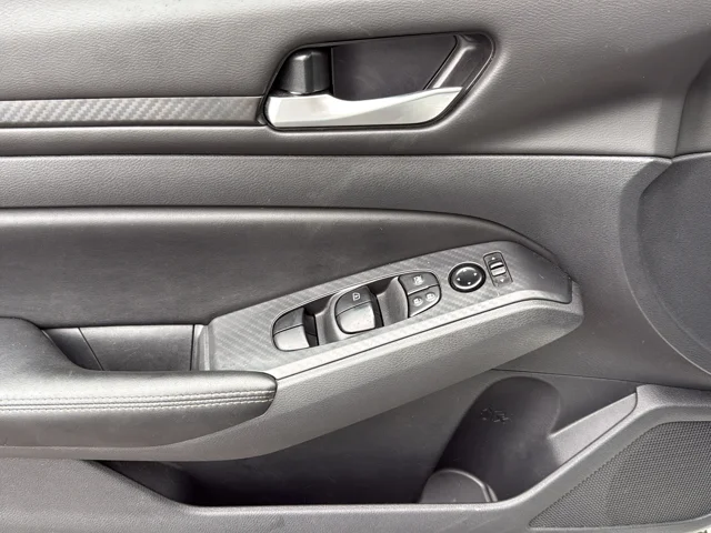 Used 2025 White Nissan 2.5 SV image 30