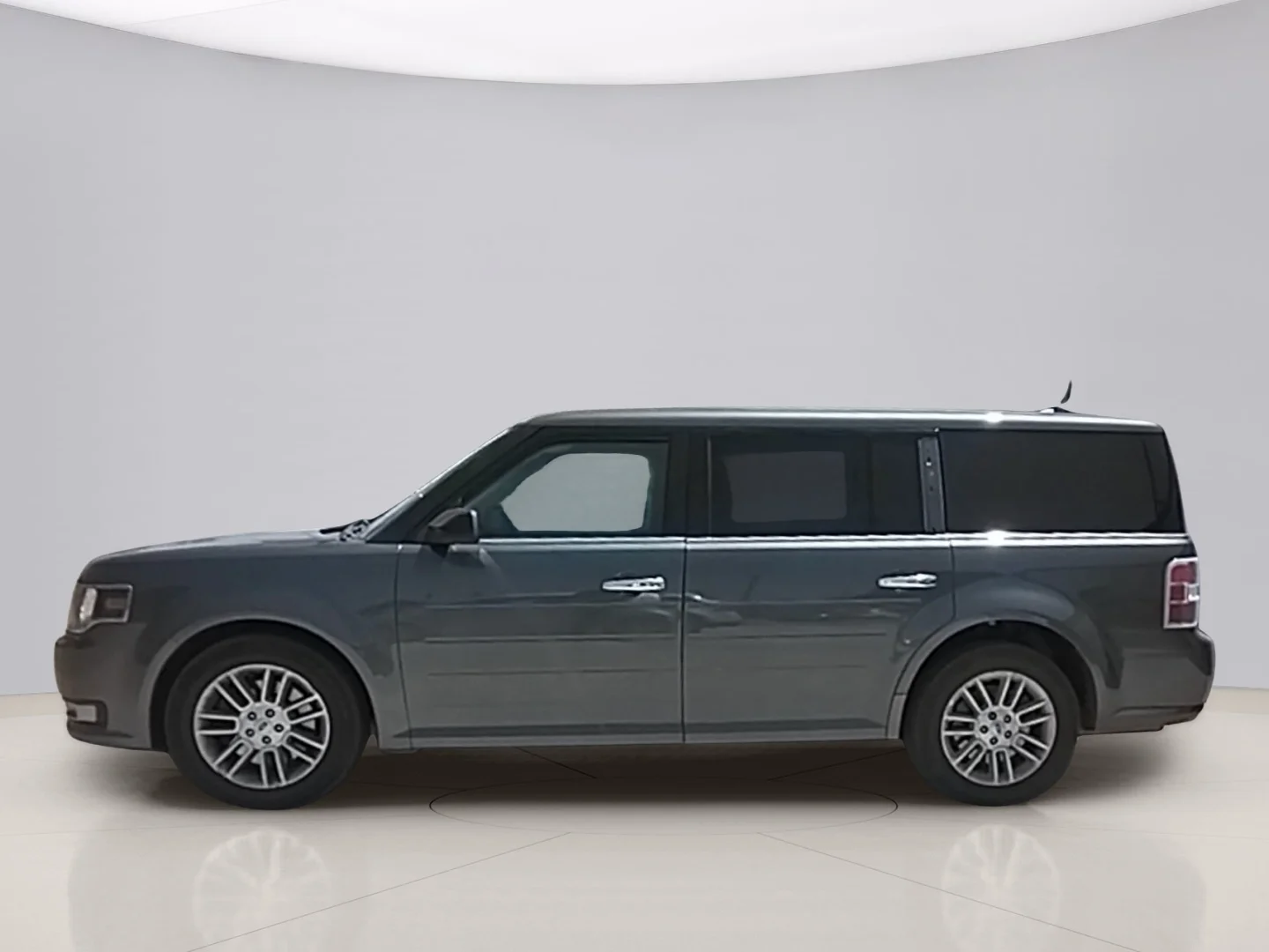 Used 2016 Gray Ford SEL image 2
