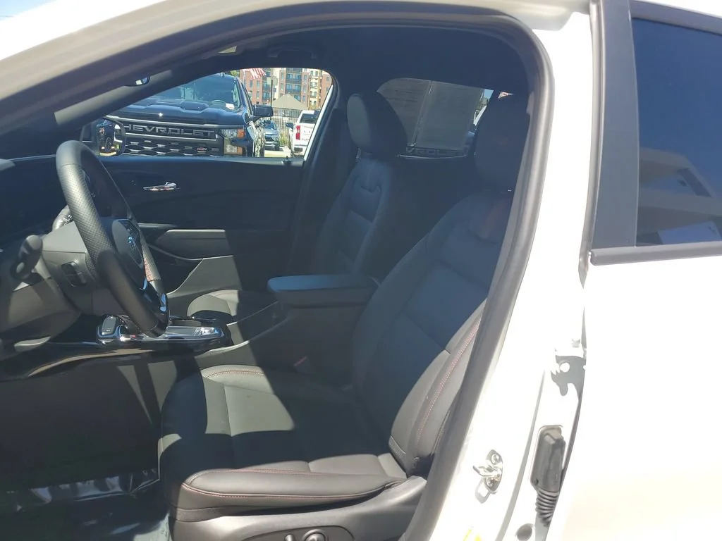Used 2026 Summit White Chevrolet 2RS image 18