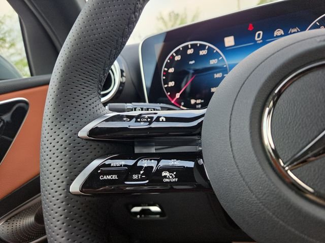 New 2027 Verde Silver Metallic Mercedes-Benz GLC300 image 17