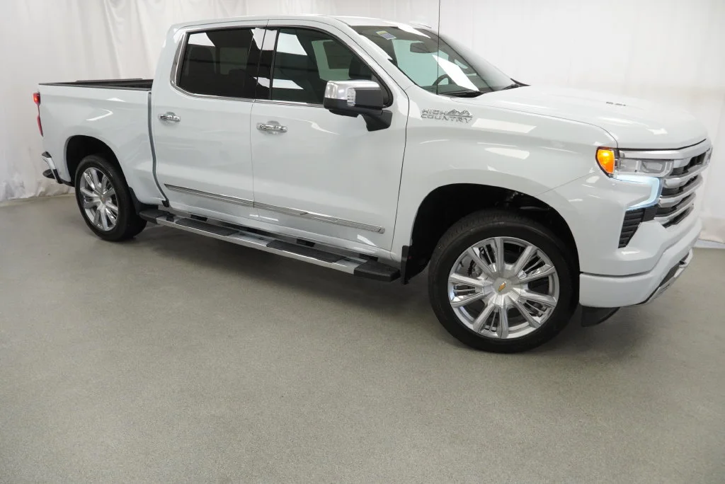New 2026 Polar White Tricoat Chevrolet High Country image 6