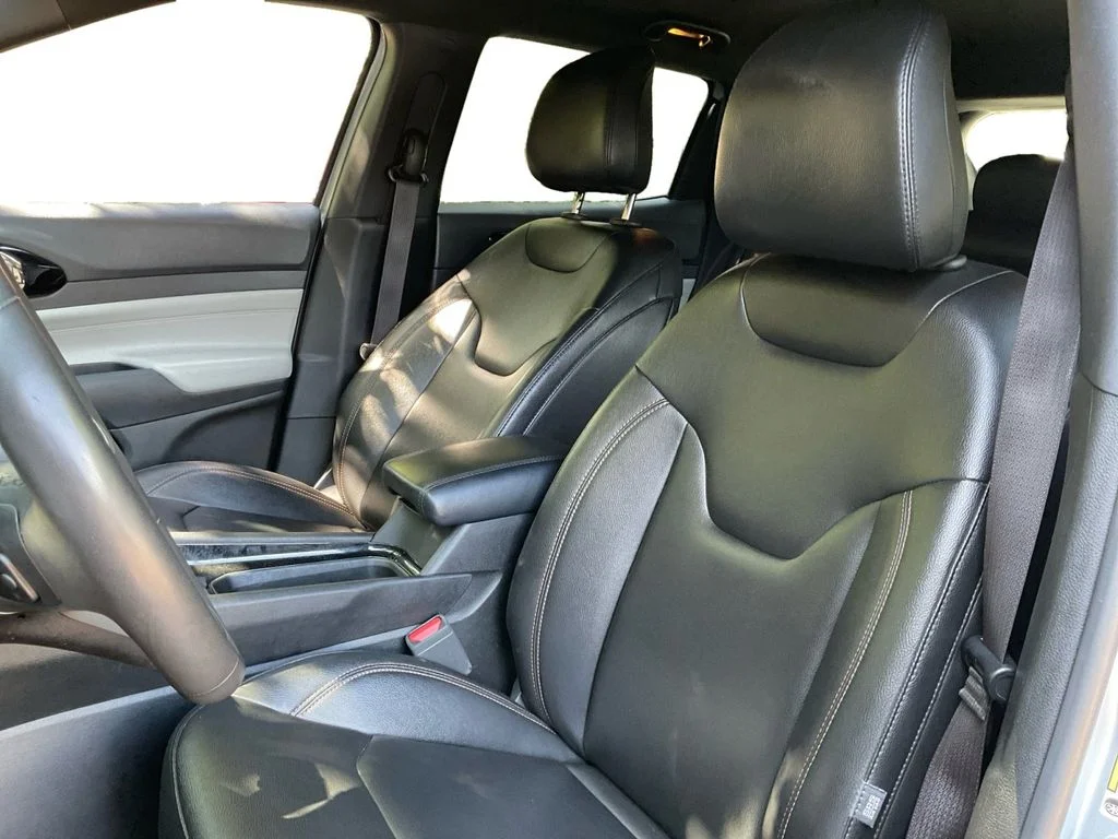Used 2024 Silver Jeep Limited image 27