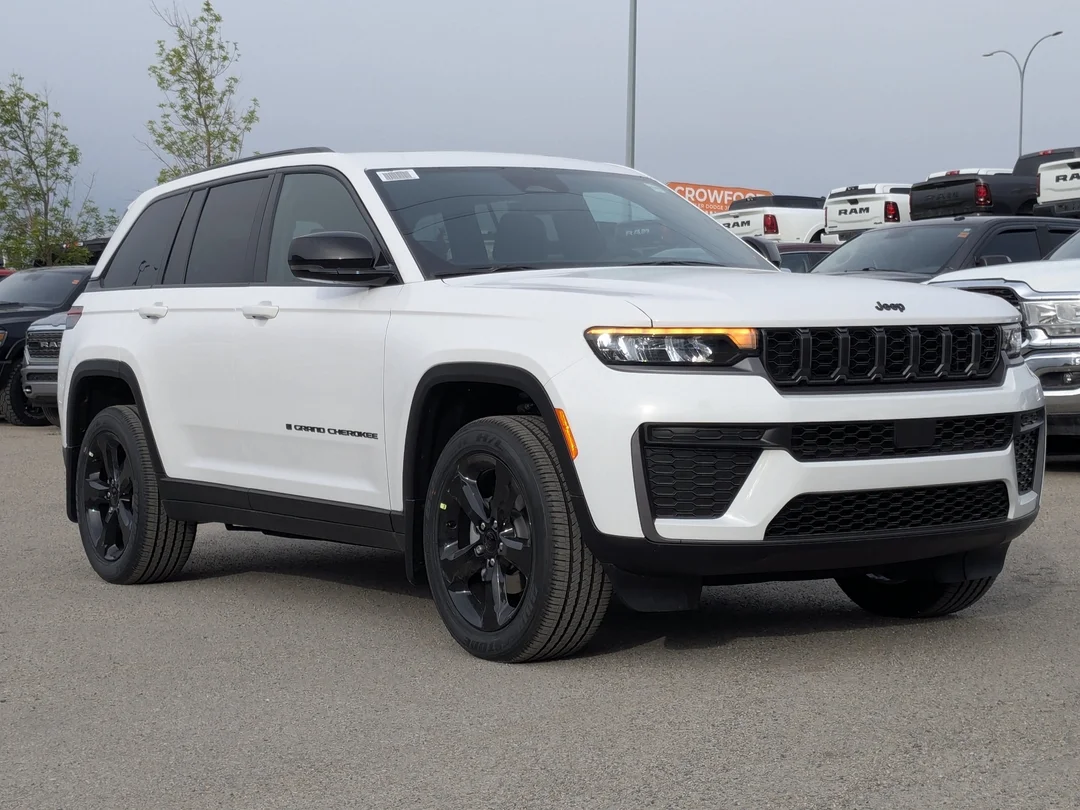 New 2026 White Jeep Altitude - - 4x4 - Power Sunroof - Trailer Tow Pkg - 20 Black Wheels - Remote Start & More! image 2