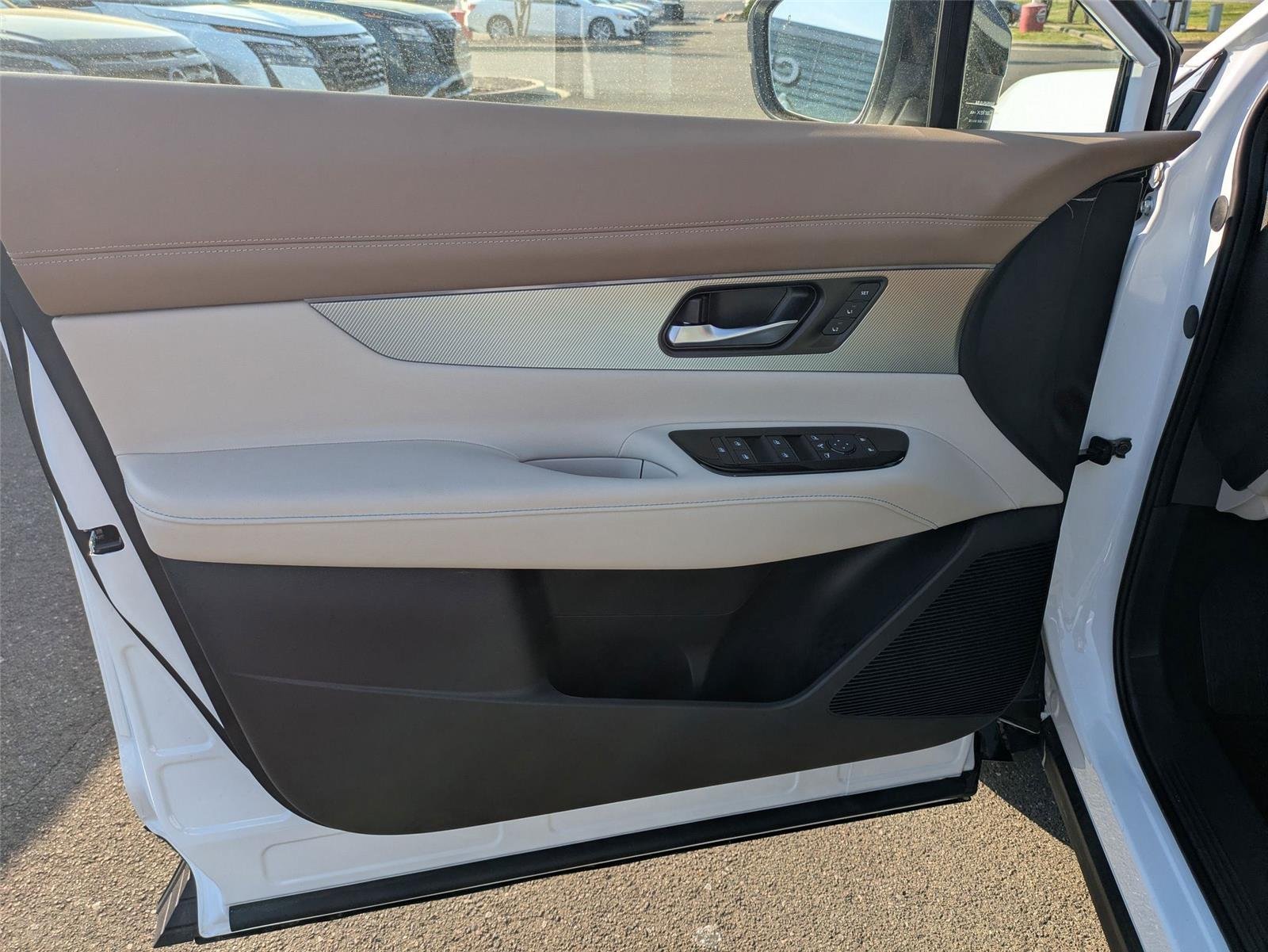 New 2026 Everest White Pearl TriCoat Nissan Platinum image 11