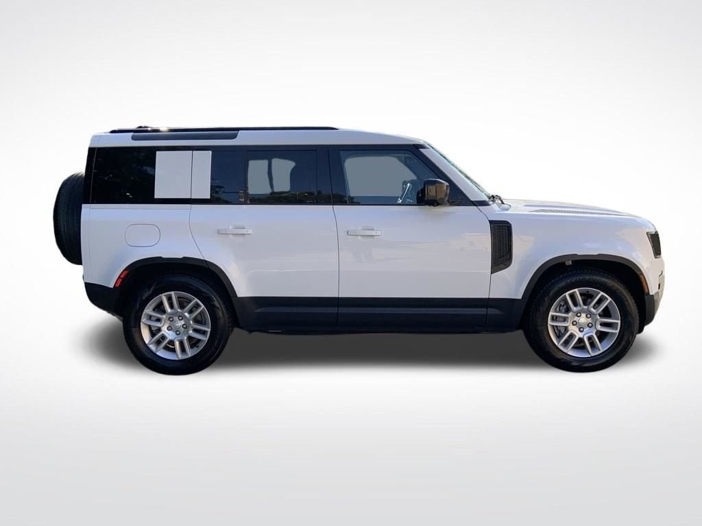 Used 2025 White Land Rover S image 4