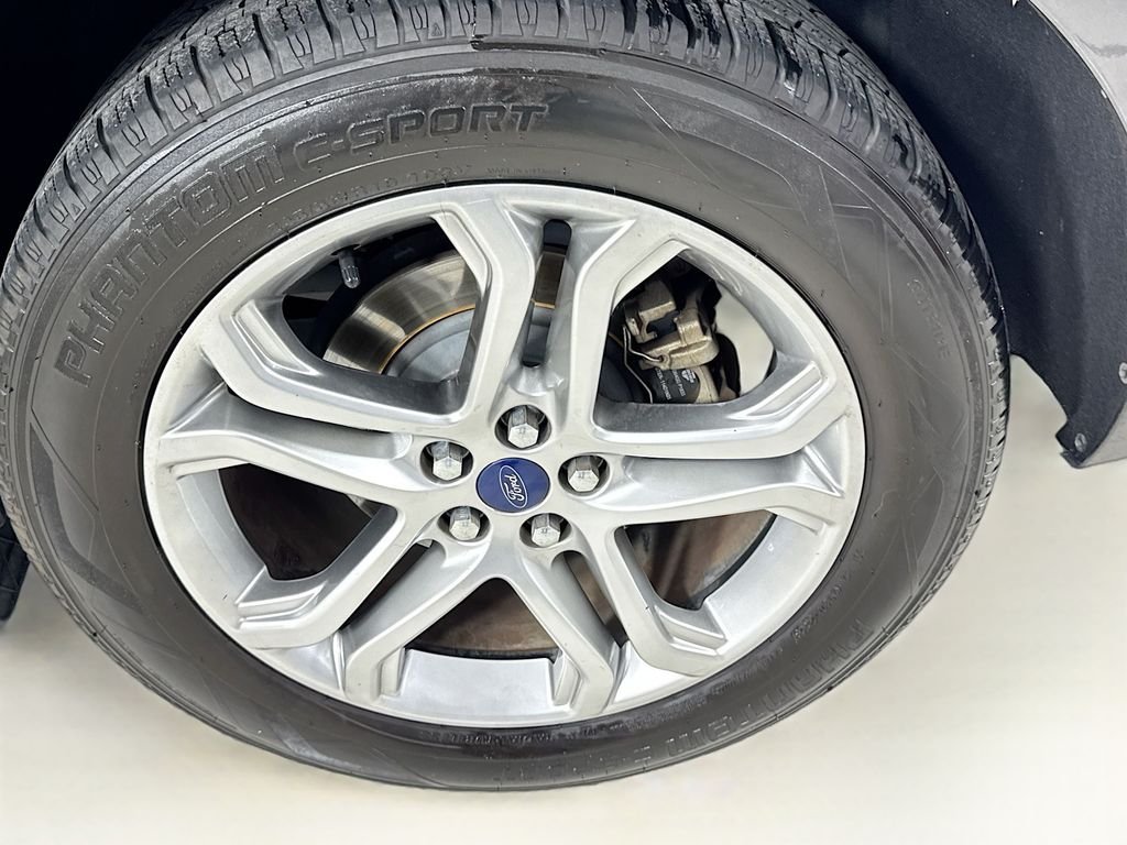 Used 2016 Gray Metallic Ford Titanium image 39