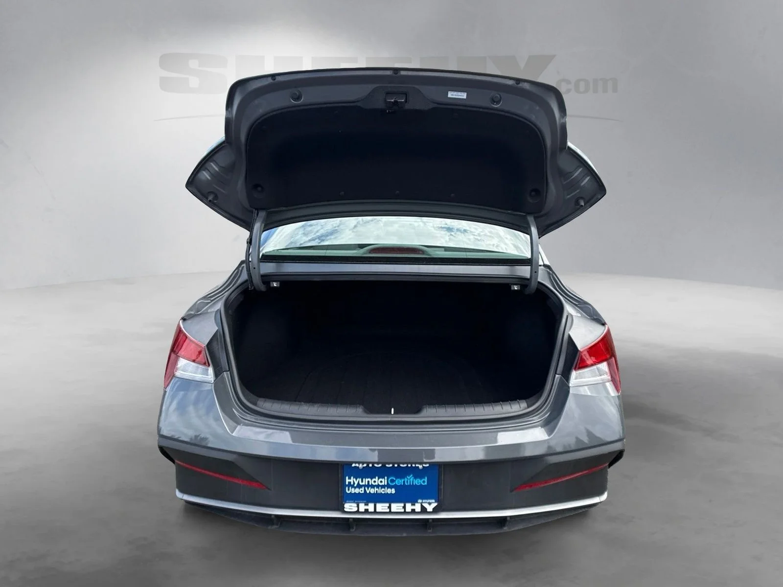Used 2025 Gray Hyundai SEL Sport image 25
