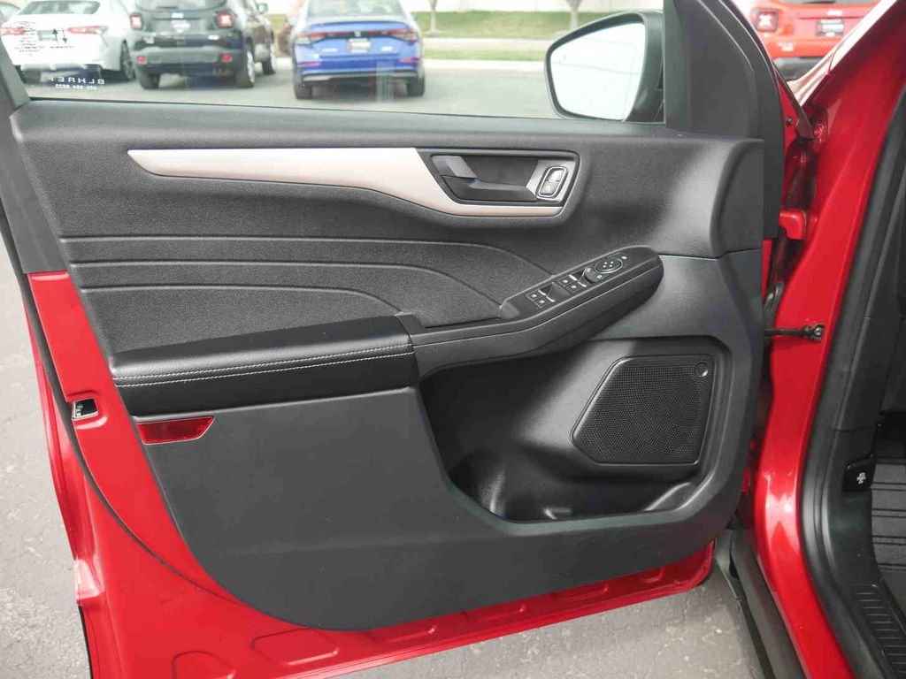 Used 2022 Red Ford SE image 20