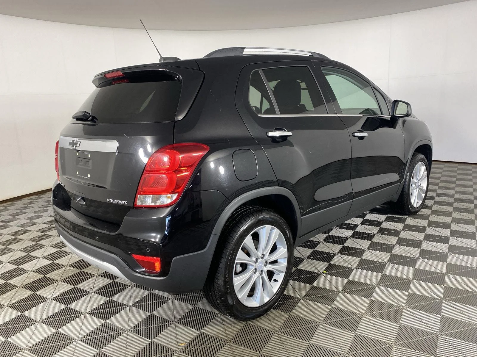 Used 2019 Mosaic Black Metallic Chevrolet Premier image 7