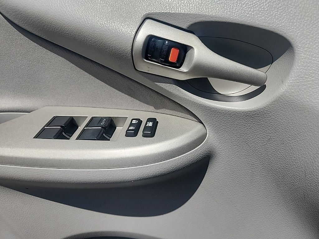 Used 2012 Gray Toyota LE image 26