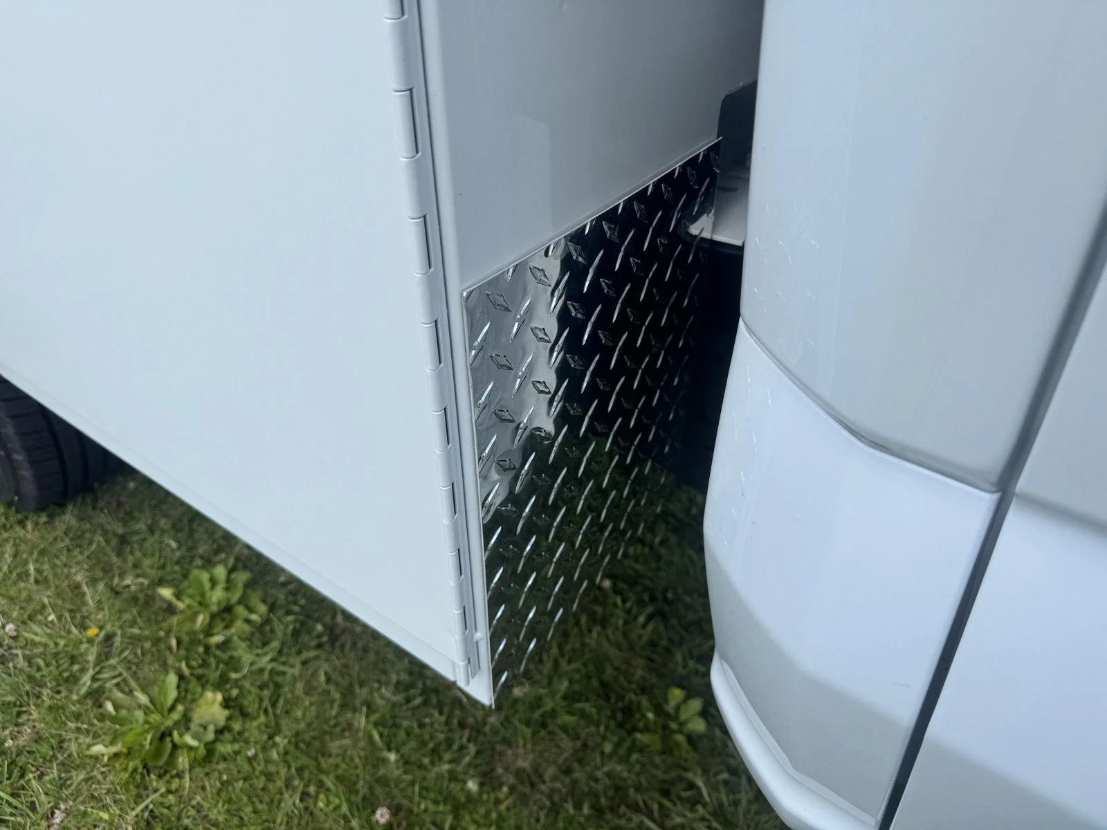 New 2026 Oxford White Ford XL image 4